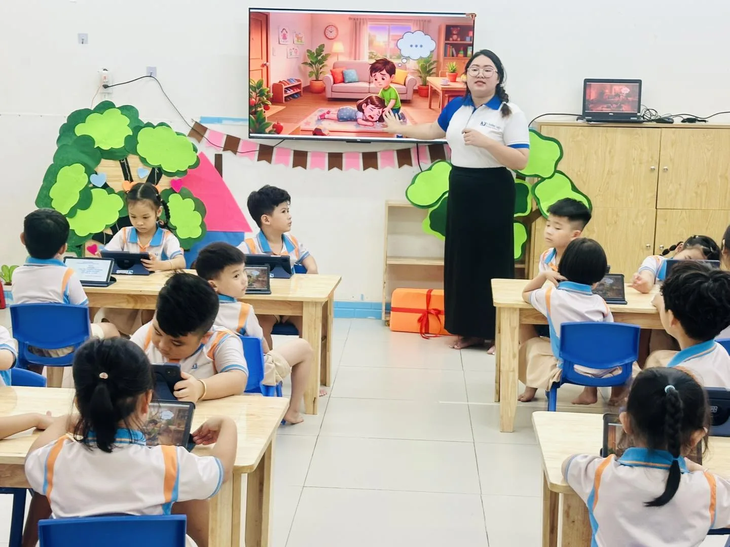 Ý Tưởng Việt vinh danh Cô Lê Thị Thanh Thủy – Giáo viên dạy giỏi cấp thành phố năm 2026