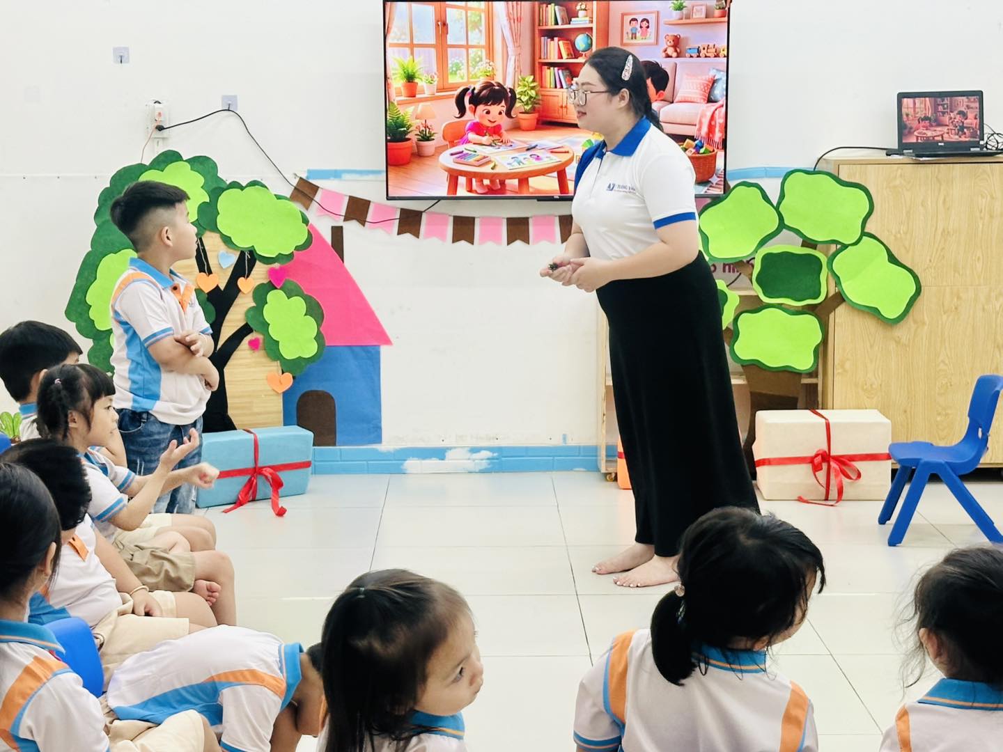 Ý Tưởng Việt vinh danh Cô Lê Thị Thanh Thủy – Giáo viên dạy giỏi cấp thành phố năm 2026