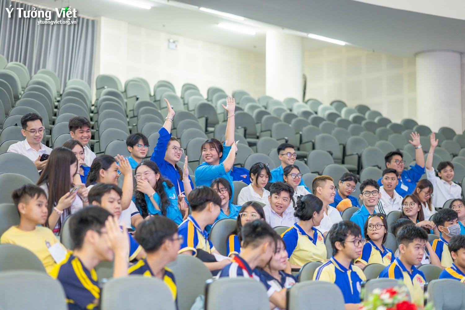 Hoạt động hướng nghiệp tại HUFLIT Campus Tour 2026 cùng Ý Tưởng Việt
