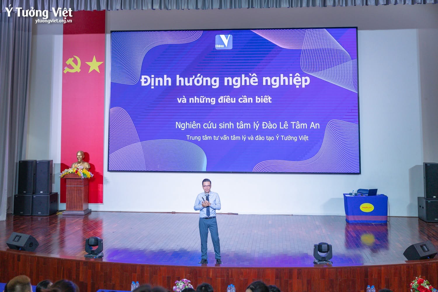 Hoạt động hướng nghiệp tại HUFLIT Campus Tour 2026 cùng Ý Tưởng Việt