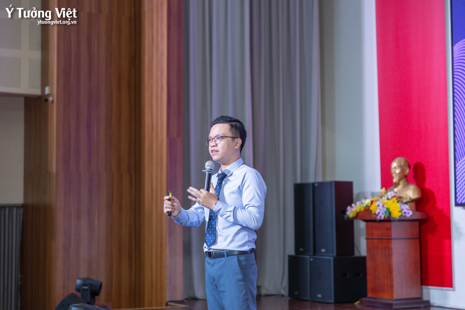 Hoạt động hướng nghiệp tại HUFLIT Campus Tour 2026 cùng Ý Tưởng Việt