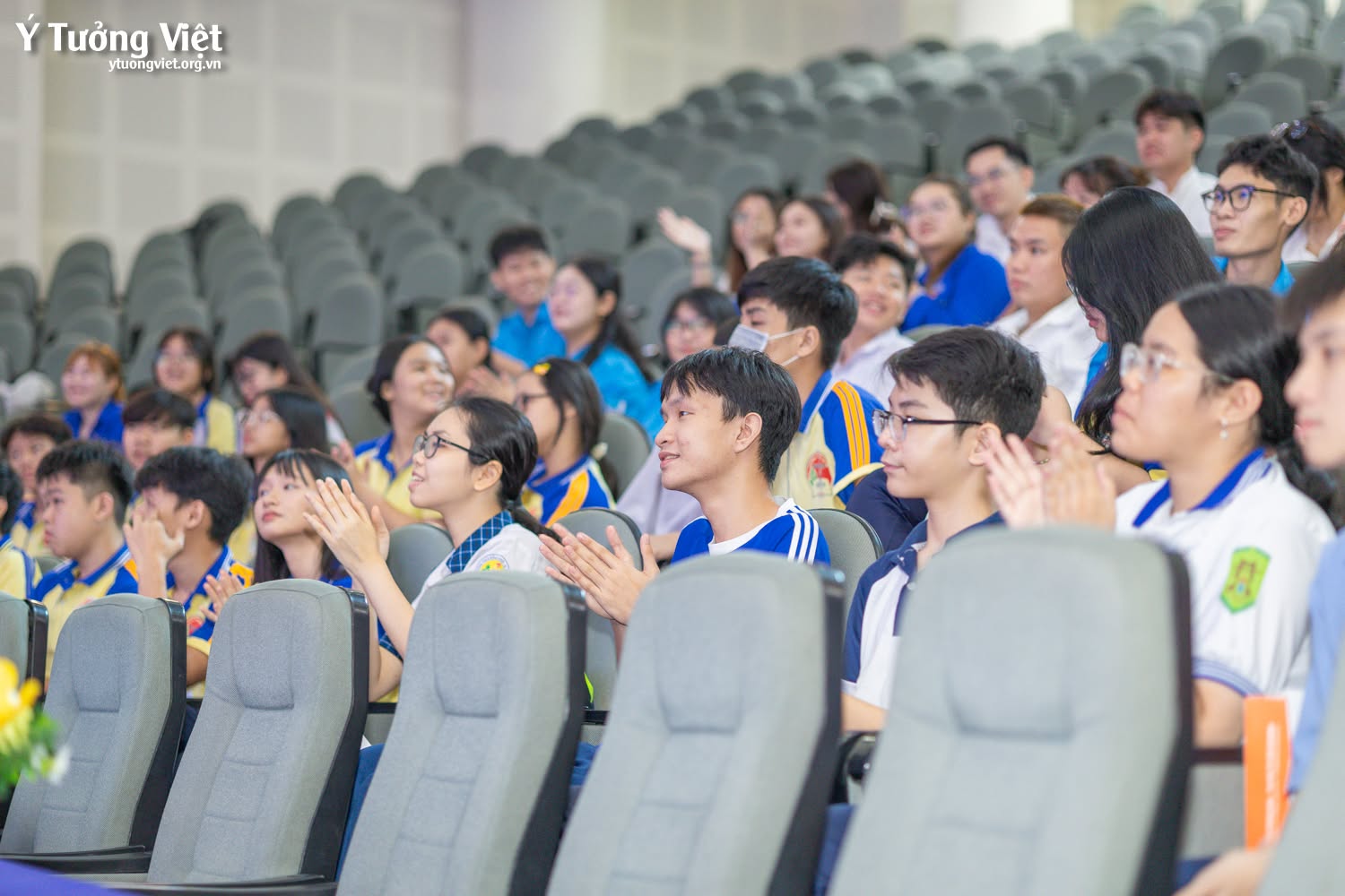 Hoạt động hướng nghiệp tại HUFLIT Campus Tour 2026 cùng Ý Tưởng Việt
