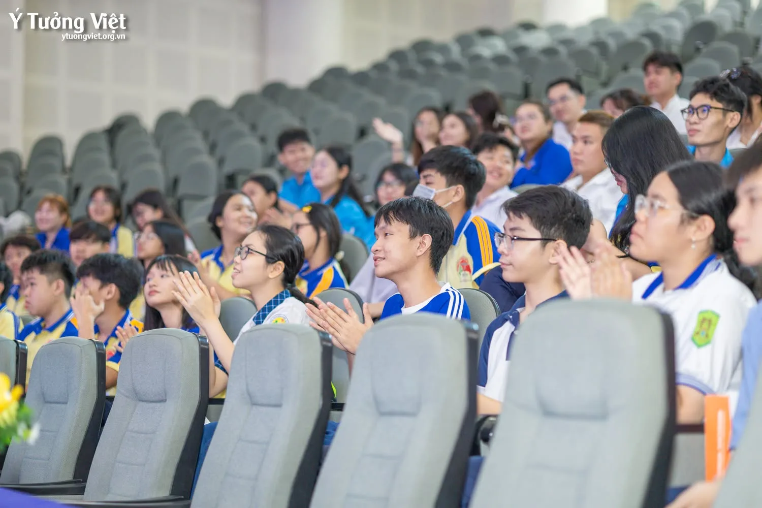Hoạt động hướng nghiệp tại HUFLIT Campus Tour 2026 cùng Ý Tưởng Việt