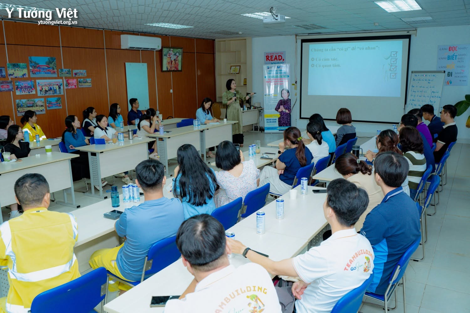 Kỹ năng giao tiếp công sở: Ý Tưởng Việt đồng hành đào tạo nội bộ tại SITV
