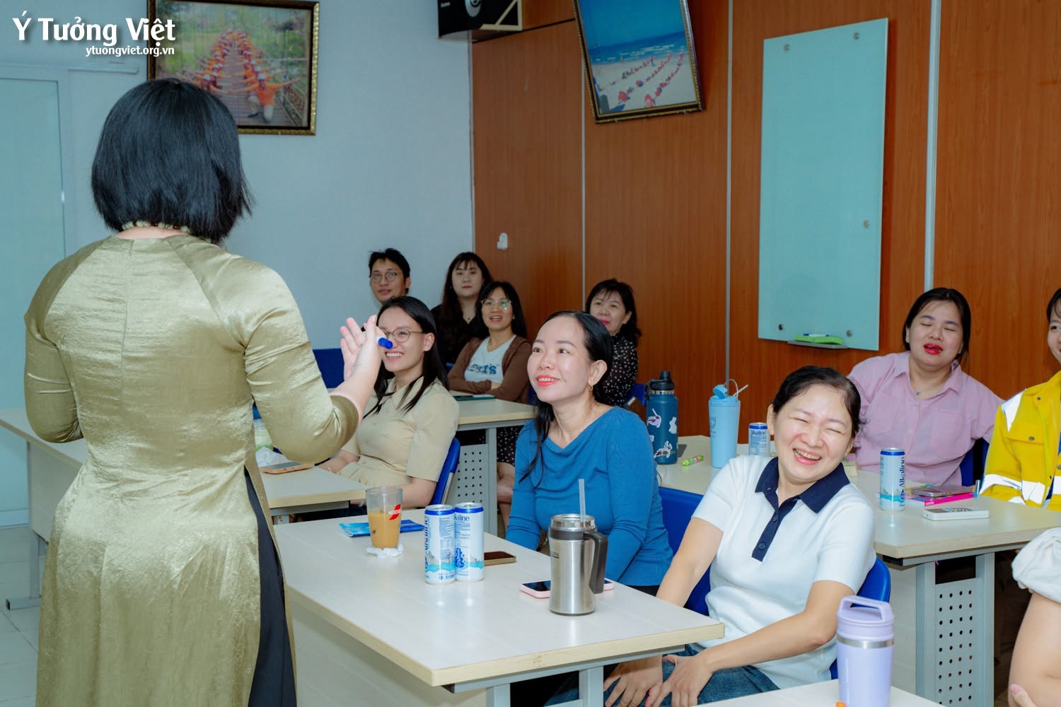 Kỹ năng giao tiếp công sở: Ý Tưởng Việt đồng hành đào tạo nội bộ tại SITV