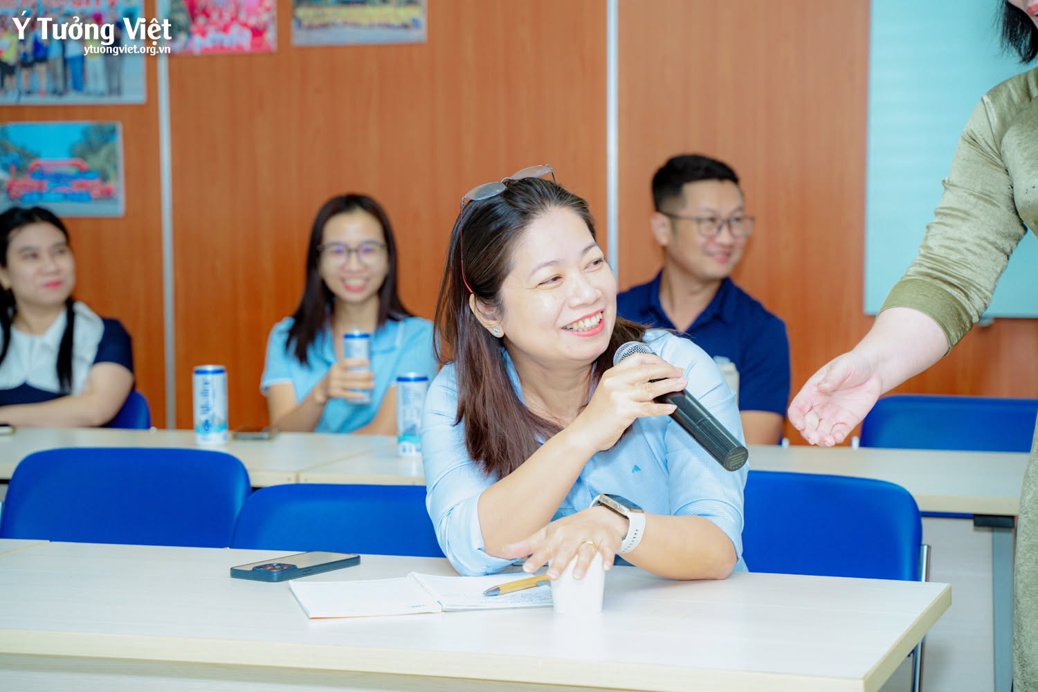 Kỹ năng giao tiếp công sở: Ý Tưởng Việt đồng hành đào tạo nội bộ tại SITV