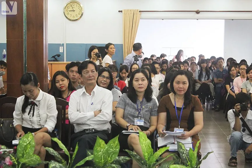 Cao đẳng Kinh tế TPHCM - Chương trình giao lưu và giới thiệu sách 'Nhỏ ơi!'