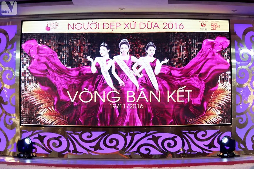 Đêm Bán kết Người đẹp xứ Dừa 2016 được dẫn dắt bởi bộ đôi MC trẻ - MC Trần Hoàng và MC Anh Đào