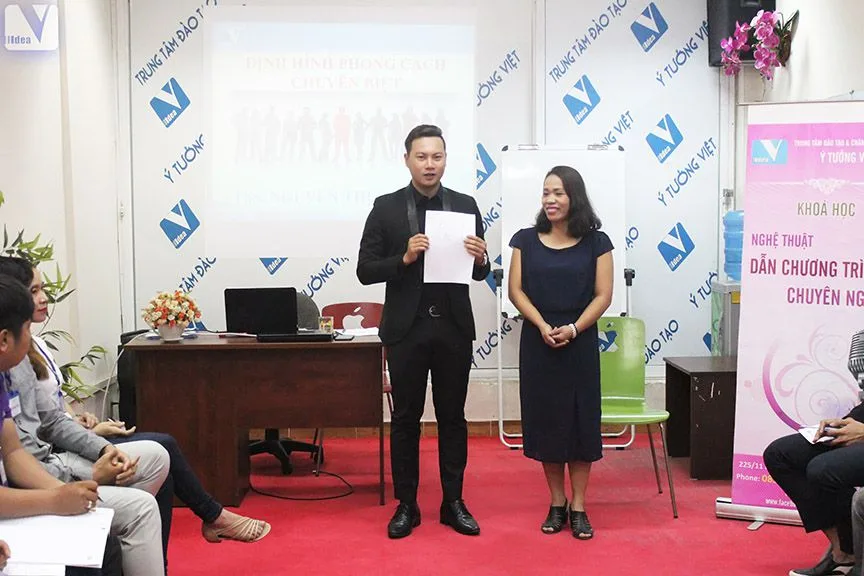 Ý Tưởng Việt khai giảng khóa đào tạo MC - Người dẫn chương trình chuyên nghiệp 12.2016