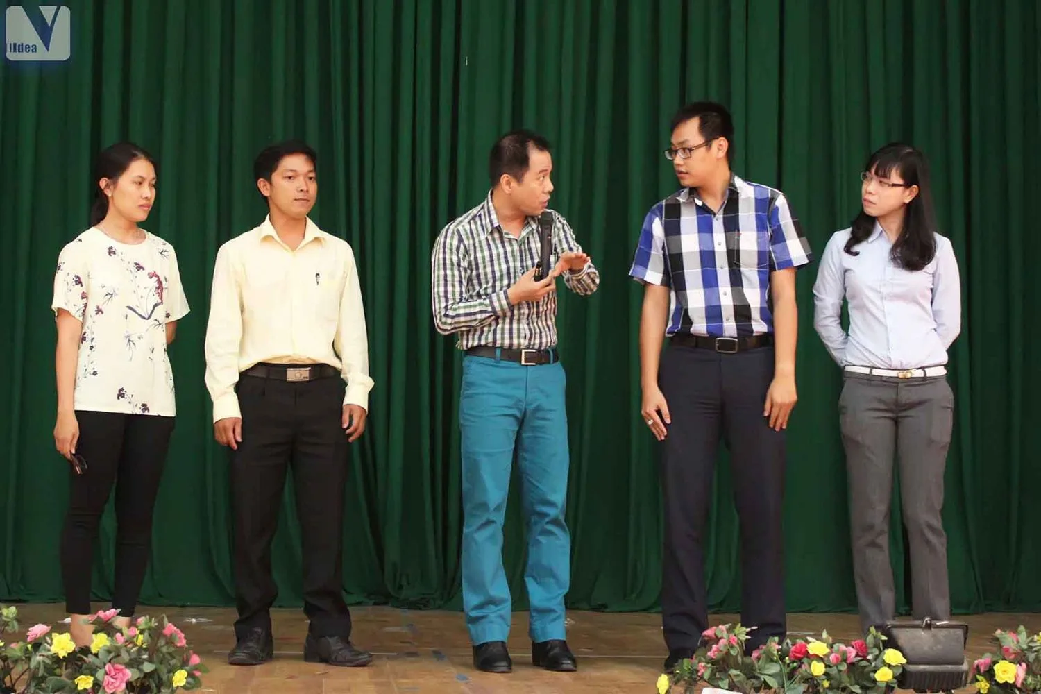 Văn hóa giao tiếp nơi công sở