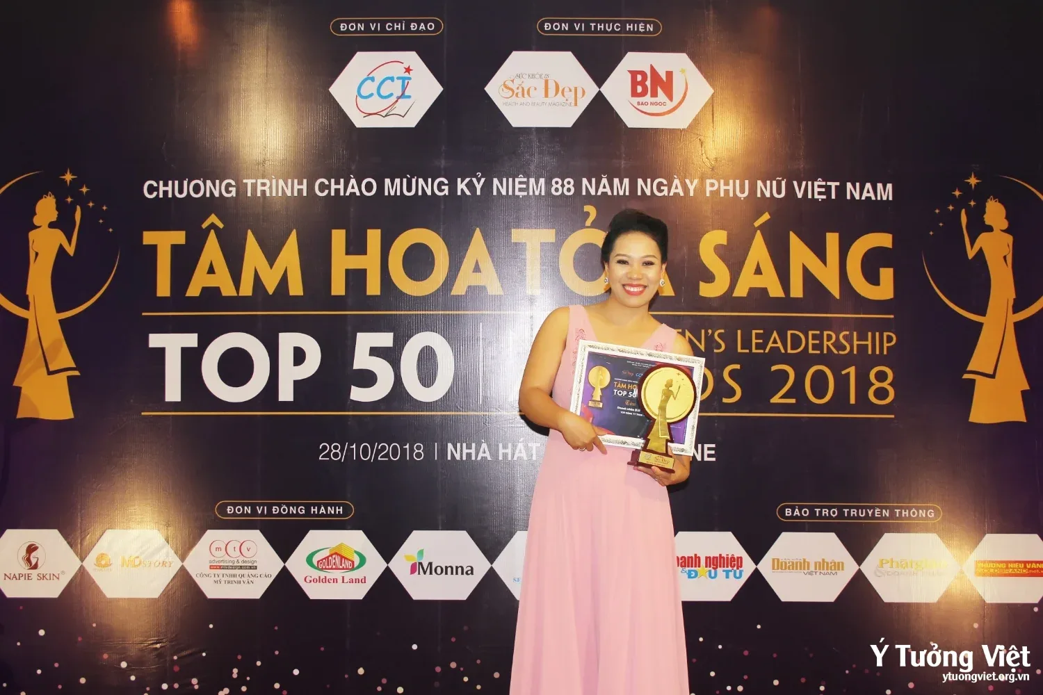 ThS Nguyễn Thị Mỹ Hạnh được vinh danh TOP 50 Nữ Doanh nhân tiêu biểu SẮC - TÂM - TÀI