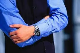 Xem cách khoanh tay biết ngay tính cách con người cực chính xác