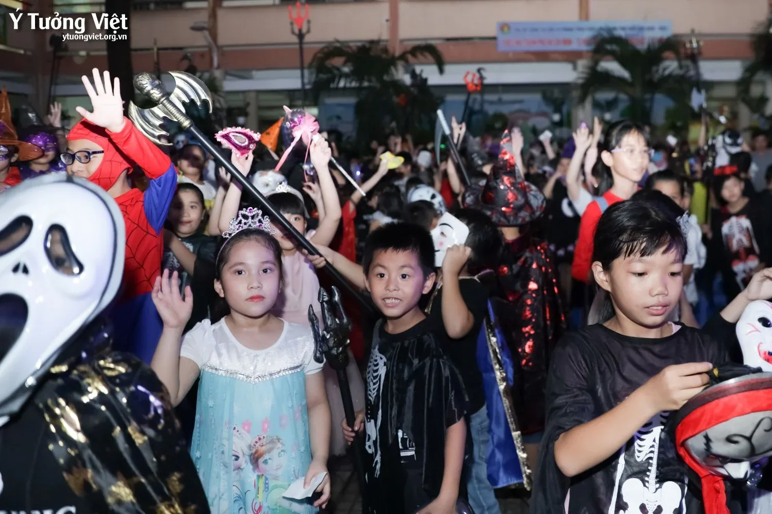 th vo thi sau dem hoi halloween 13
