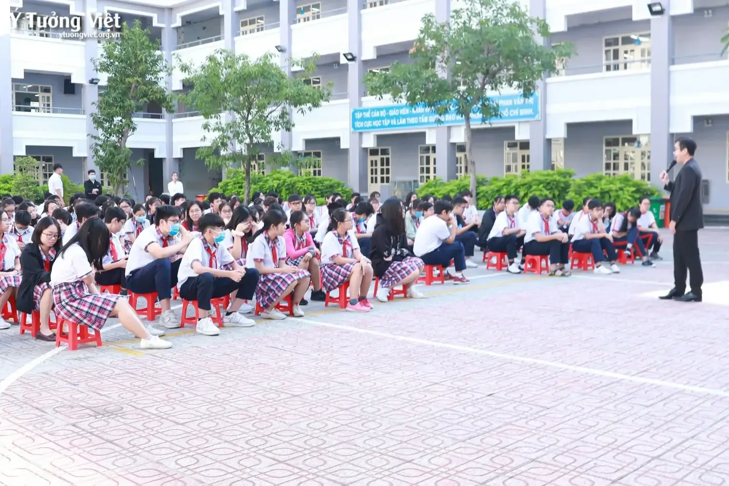 Trường THCS Phan Văn Trị - Thế giới nghề nghiệp quanh ta trong thời đại 4.0