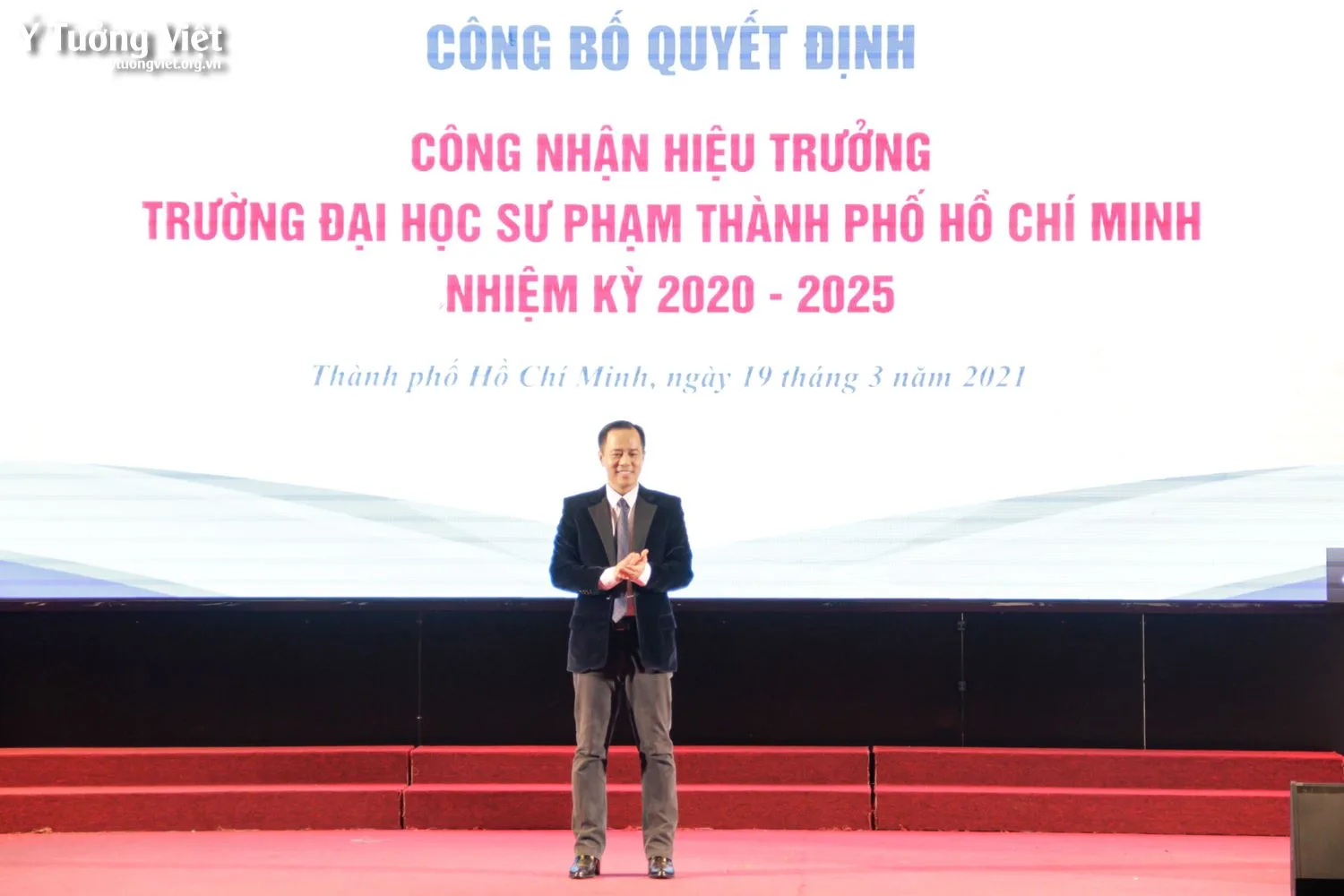 Trung tâm Đào tạo Ý Tưởng Việt đồng hành cùng Trường ĐH Sư Phạm TP.HCM tài trợ Quỹ học bổng 'Đồng hành và phát triển'