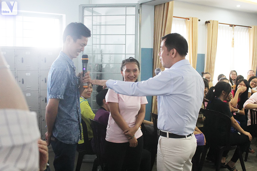 Cao Dang Kinh Te Tphcm Chuong Trinh Giao Luu Va Gioi Thieu Sach Ampquotnho Oiampquot 2.jpg