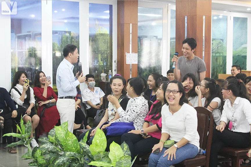 Cao Dang Kinh Te Tphcm Chuong Trinh Giao Luu Va Gioi Thieu Sach Ampquotnho Oiampquot 6.webp