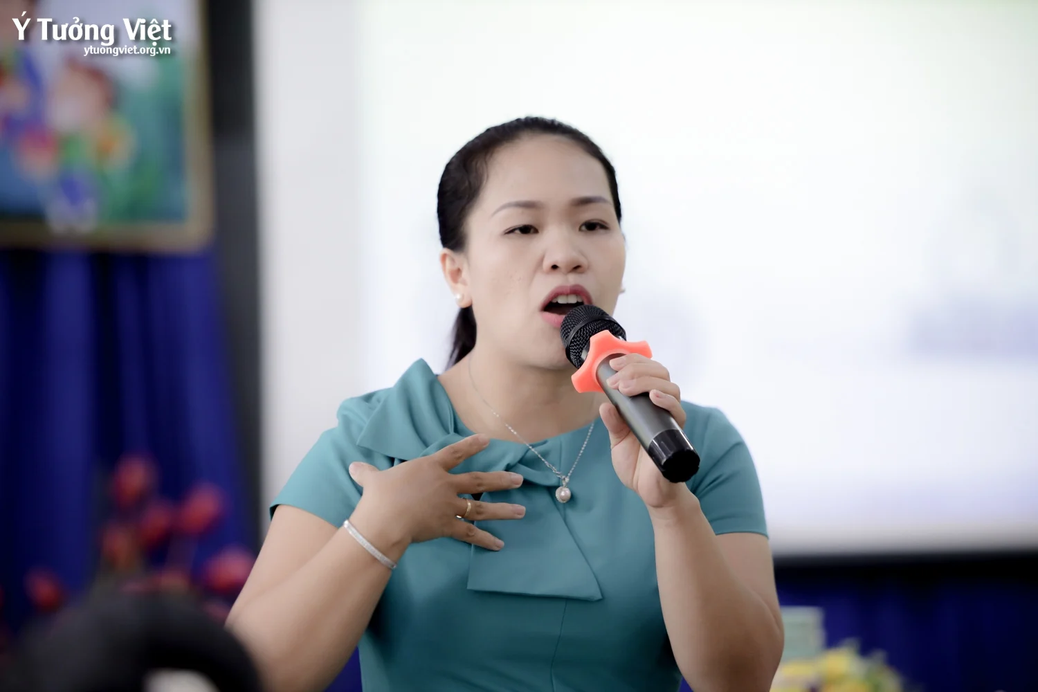 Th Le Van Tam Giao Vien Hanh Phuc 8.webp