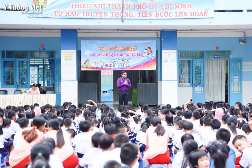 Truong Th Ho Van Cuong Giai Quyet Mau Thuan Voi Ban 1.jpg