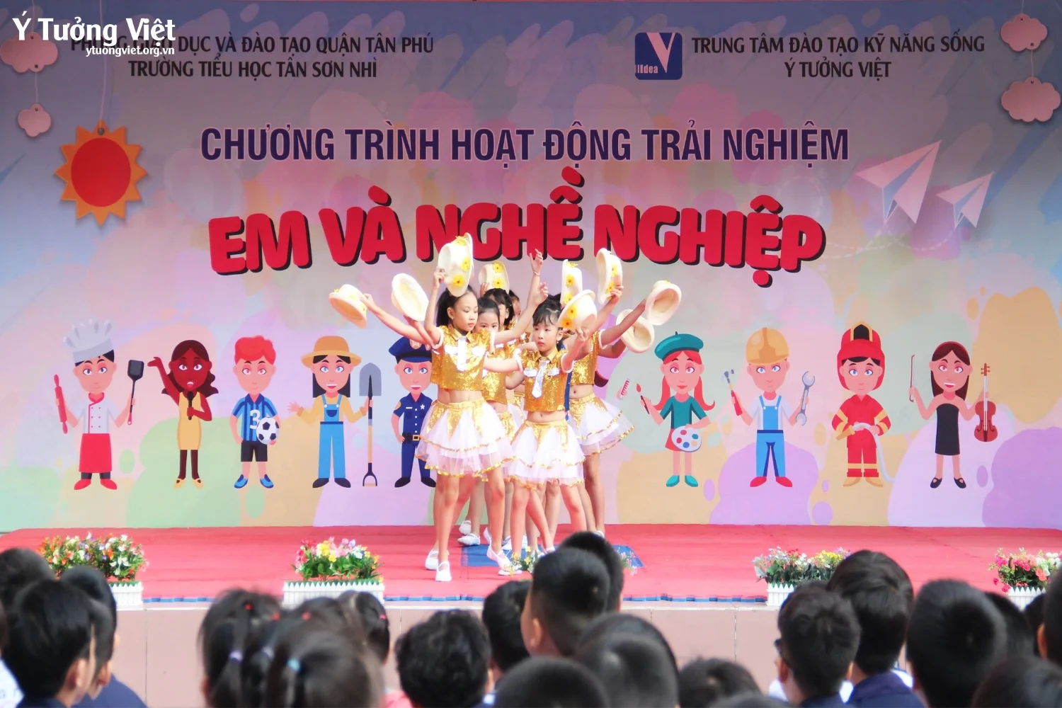 Truong Th Tan Son Nhi Hoat Dong Trai Nghiem Theo Chu De Ampquotem Va Nghe Nghiepampquot.webp