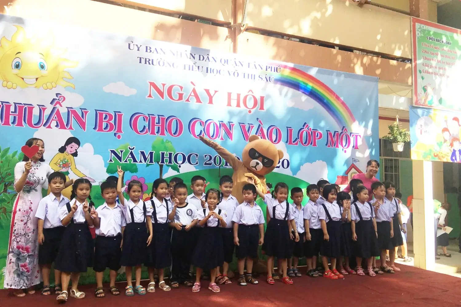Truong Th Vo Thi Sau Ngay Hoi Chuan Bi Cho Con Vao Lop Mot.webp