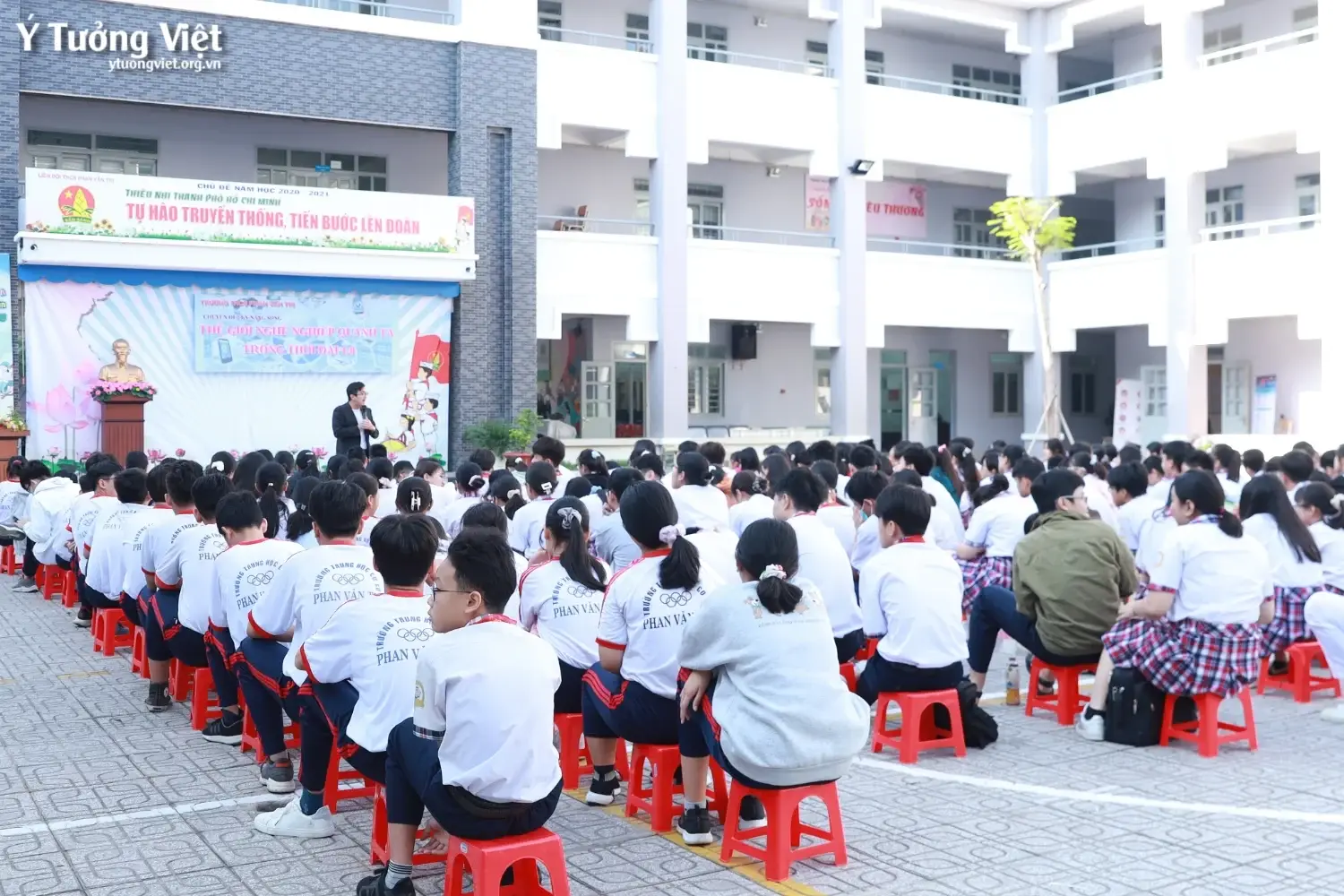Truong Thcs Phan Van Tri The Gioi Nghe Nghiep Quanh Ta Trong Thoi Dai 4.0 2.webp