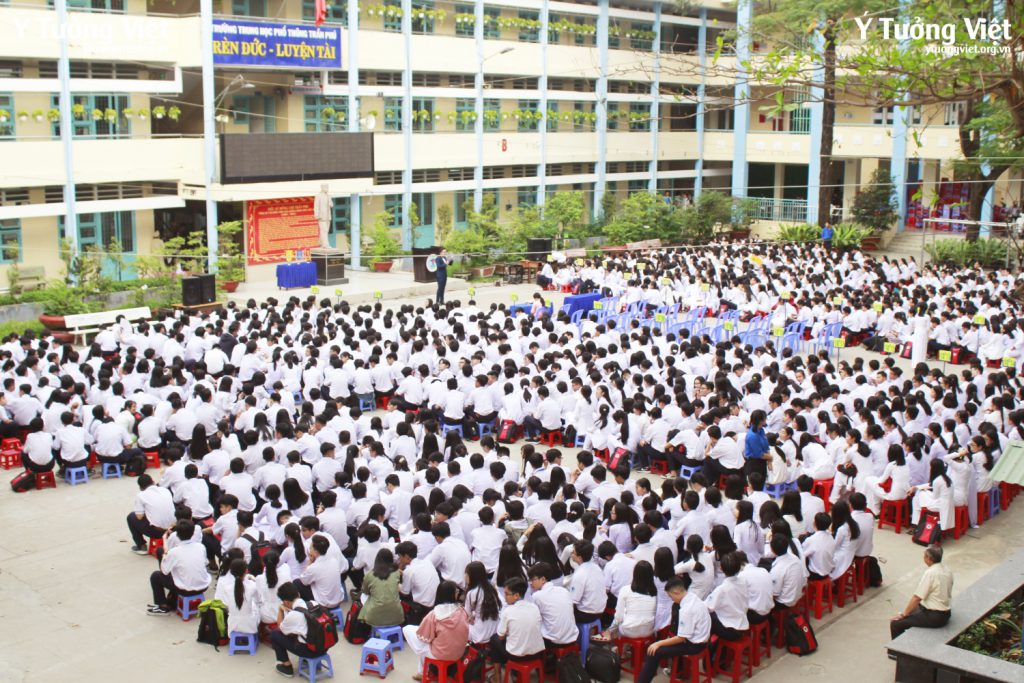 Truong Thpt Tran Phu Ky Nang Giao Tiep Ung Xu Trong Moi Truong Hoc Duong 1.jpg