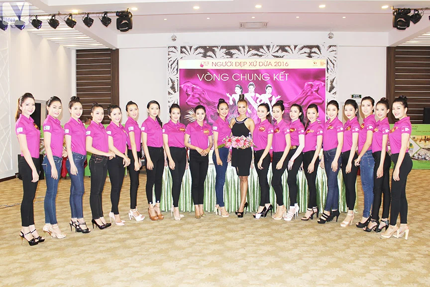 Tuong Viet Dao Tao Ky Nang Trinh Dien Catwalk Nguoi Dep Xu Dua 2016.webp