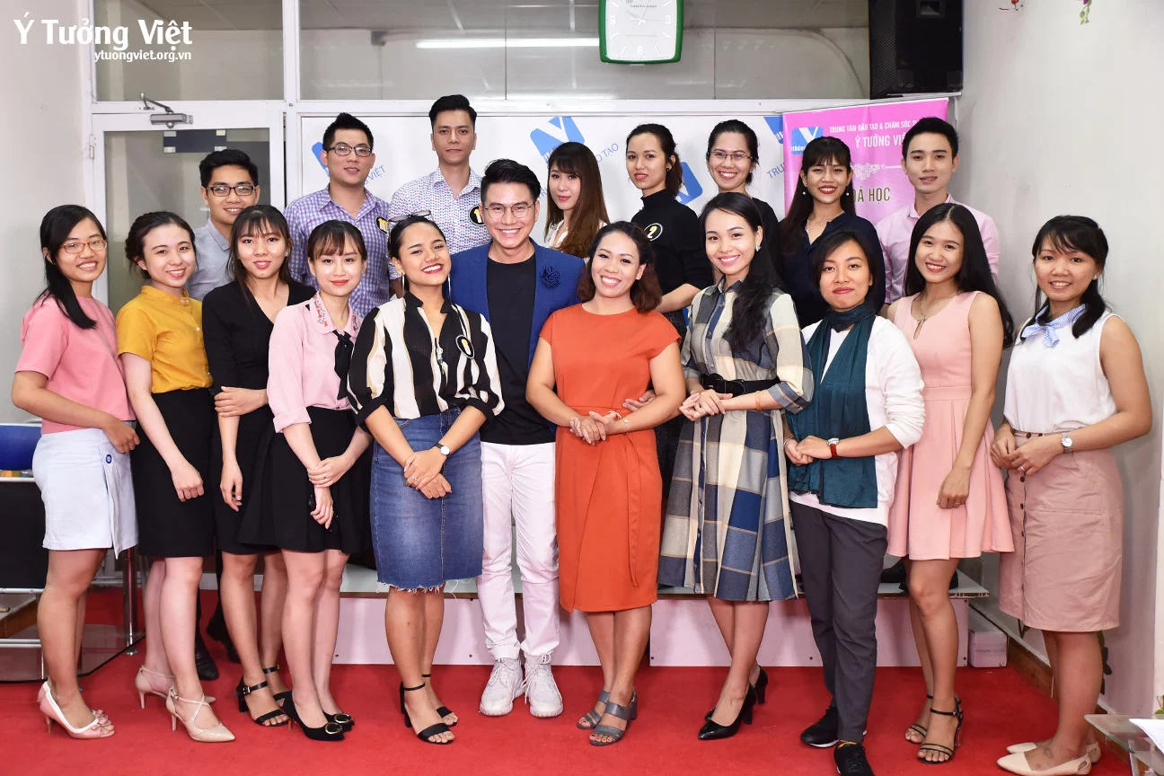 Tuong Viet Khoa Dao Tao Mc Nguoi Dan Chuong Trinh Chuyen Nghiep 04.2018.webp