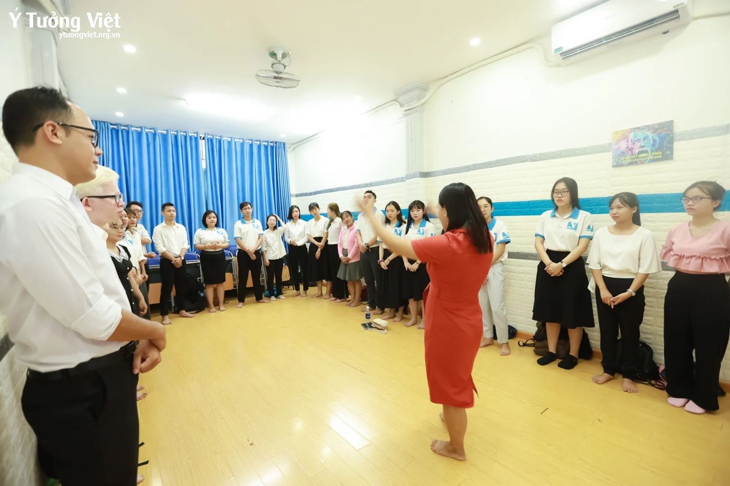Y Tuong Viet Tap Huan Giao Vien Ky Nang Song Thay Doi De Hanh Phuc 2.webp