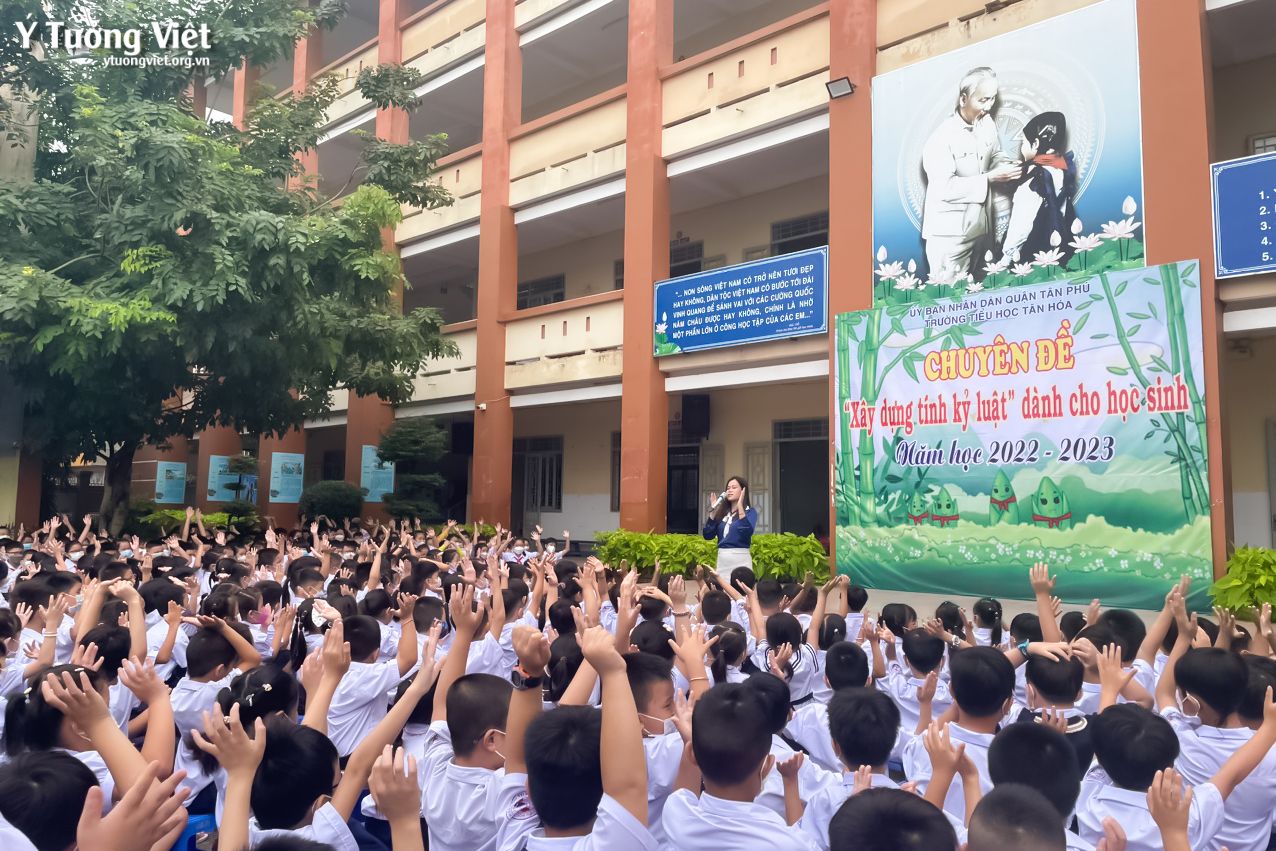 Cùng Các Bạn Nhỏ Trường Th Tân Hóa Xây Dựng Tính Kỷ Luật 01