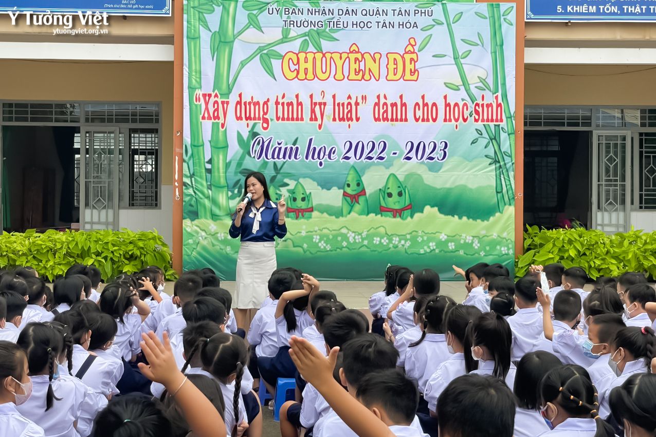 Cùng Các Bạn Nhỏ Trường Th Tân Hóa Xây Dựng Tính Kỷ Luật 09