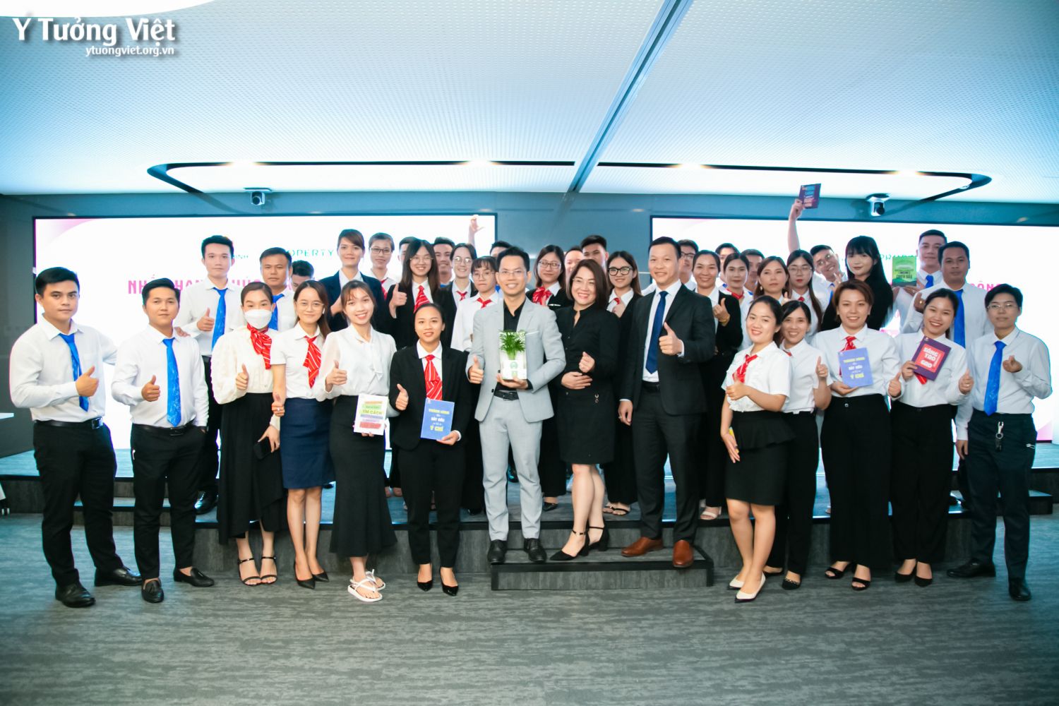 Nhấn Hạnh Phúc Bật Thành Công Cùng đội Ngũ Cán Bộ Nhân Viên Tập đoàn Hưng Thịnh 07