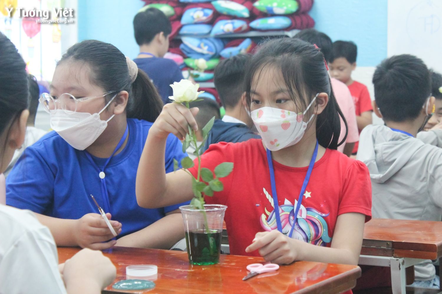 Bán Trú Hè Sôi động, Tụi Mình Học Gì Khám Phá Hiện Tượng Thiên Nhiên, Khoa Học Kỳ Thú Cùng Thí Nghiệm Vòi Rồng Trong Lọ, Hoa đổi Màu 01