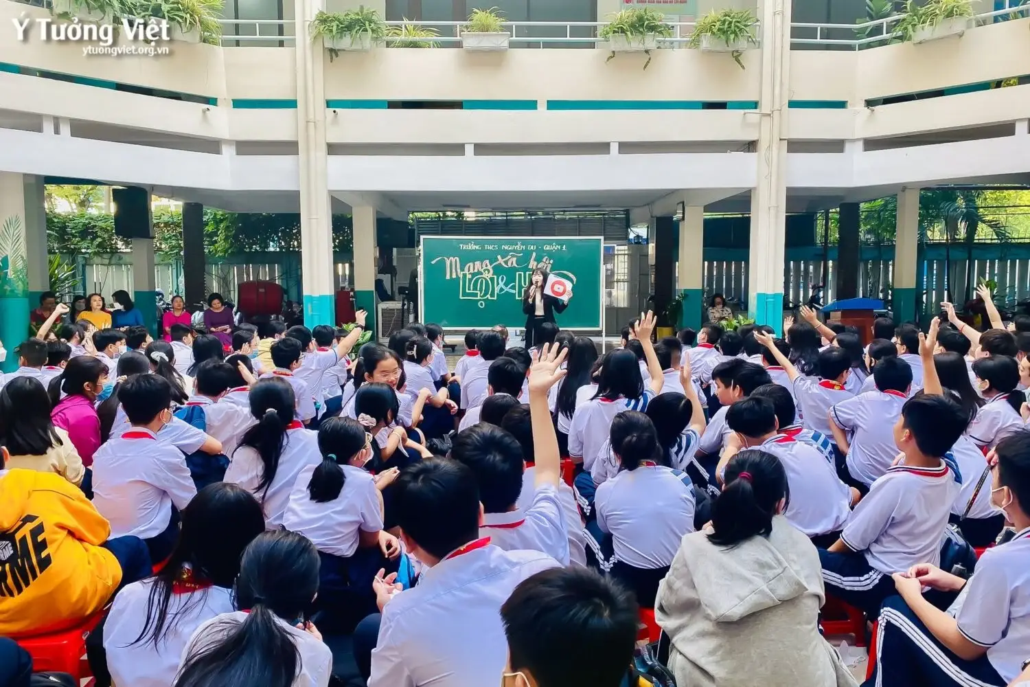 Chuyên đề Mạng Xã Hội Lợi Và Hại Cùng Các Bạn Học Sinh Thcs Nguyễn Du Bỏ Túi Cẩm Nang Online An Toàn Hiệu Quả 01