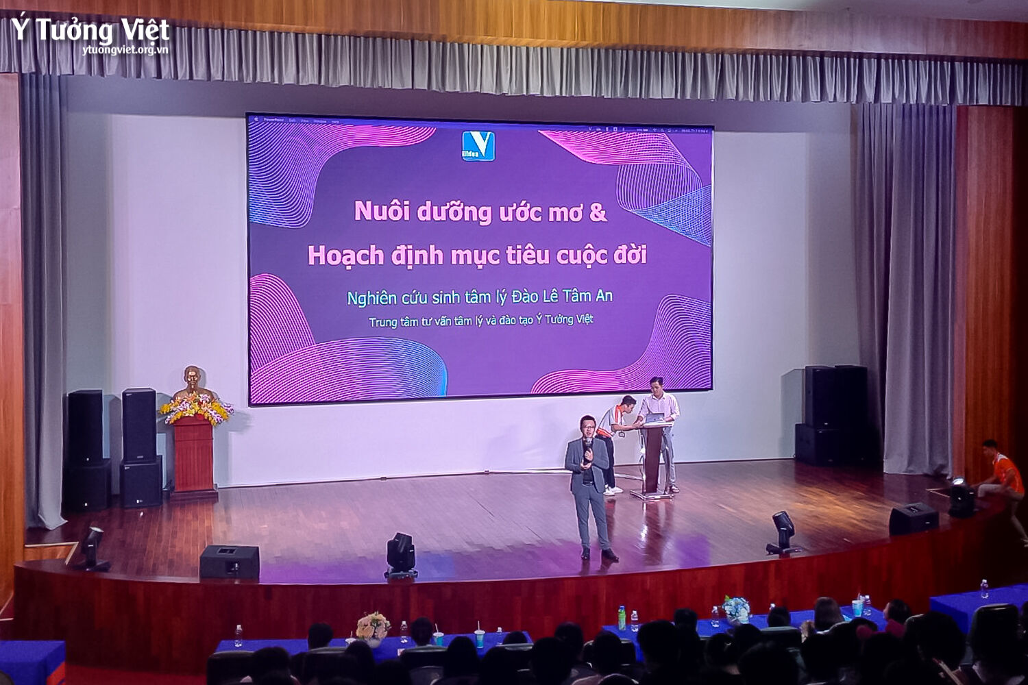Đồng Hành Cùng Đại Học Huflit Và Hơn 300 Bạn Học Sinh Trường Thpt Chuyên Huyện Hóc Môn Trong Chuyên đề Nuôi Dưỡng ước Mơ Hoạch định Mục Tiêu Cuộc đời 01
