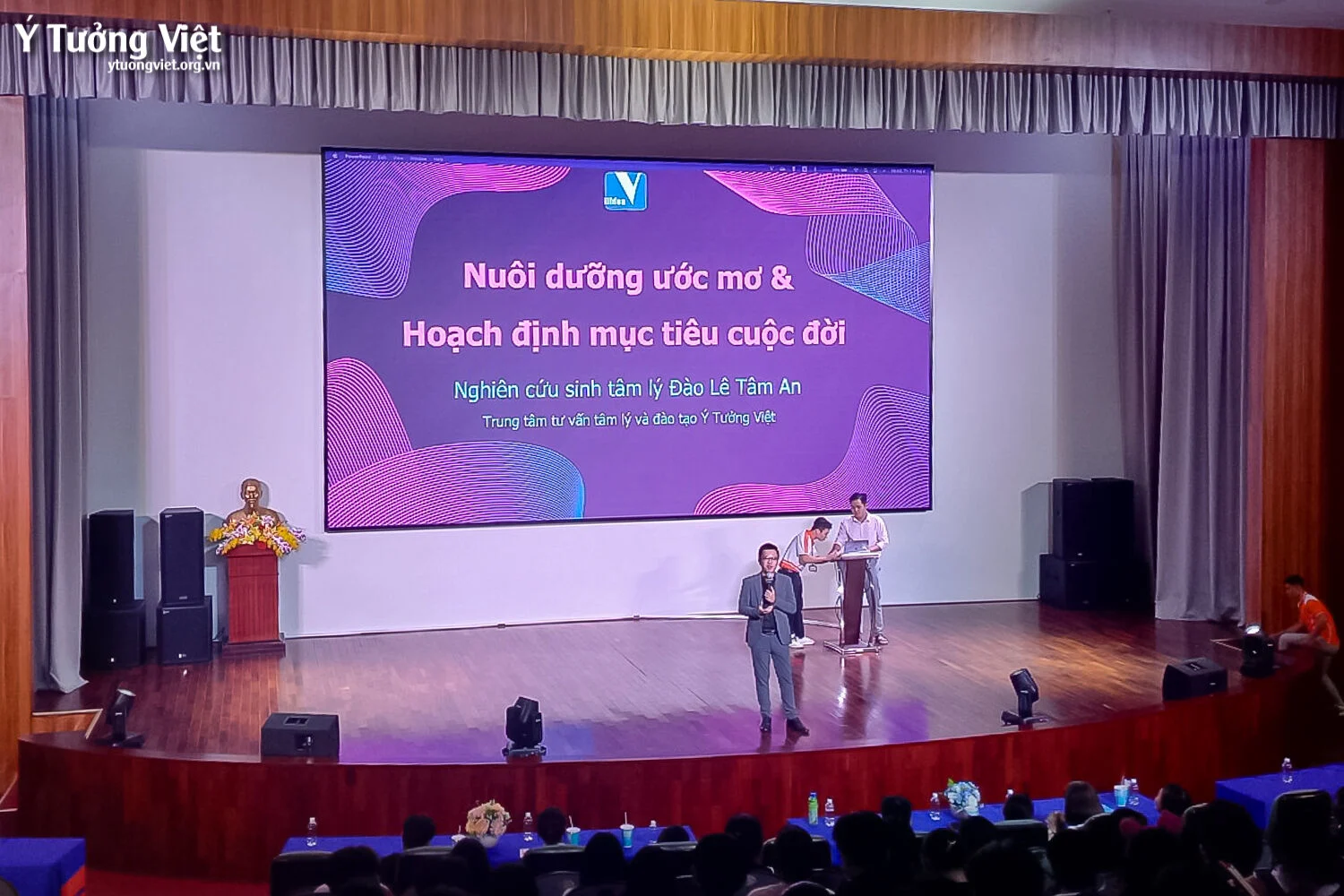 Đồng Hành Cùng Đại Học Huflit Và Hơn 300 Bạn Học Sinh Trường Thpt Chuyên Huyện Hóc Môn Trong Chuyên đề Nuôi Dưỡng ước Mơ Hoạch định Mục Tiêu Cuộc đời 01