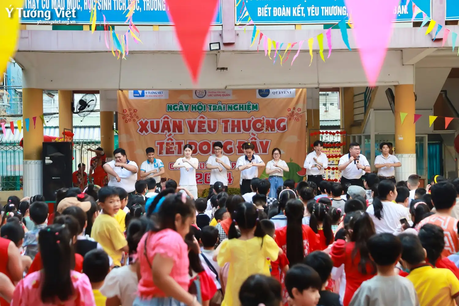 | Mừng Xuân yêu thương – Vui Tết trải nghiệm | Chiếc hẹn đón xuân của Ý Tưởng Việt cùng các bạn nhỏ trường TH Lạc Long Quân