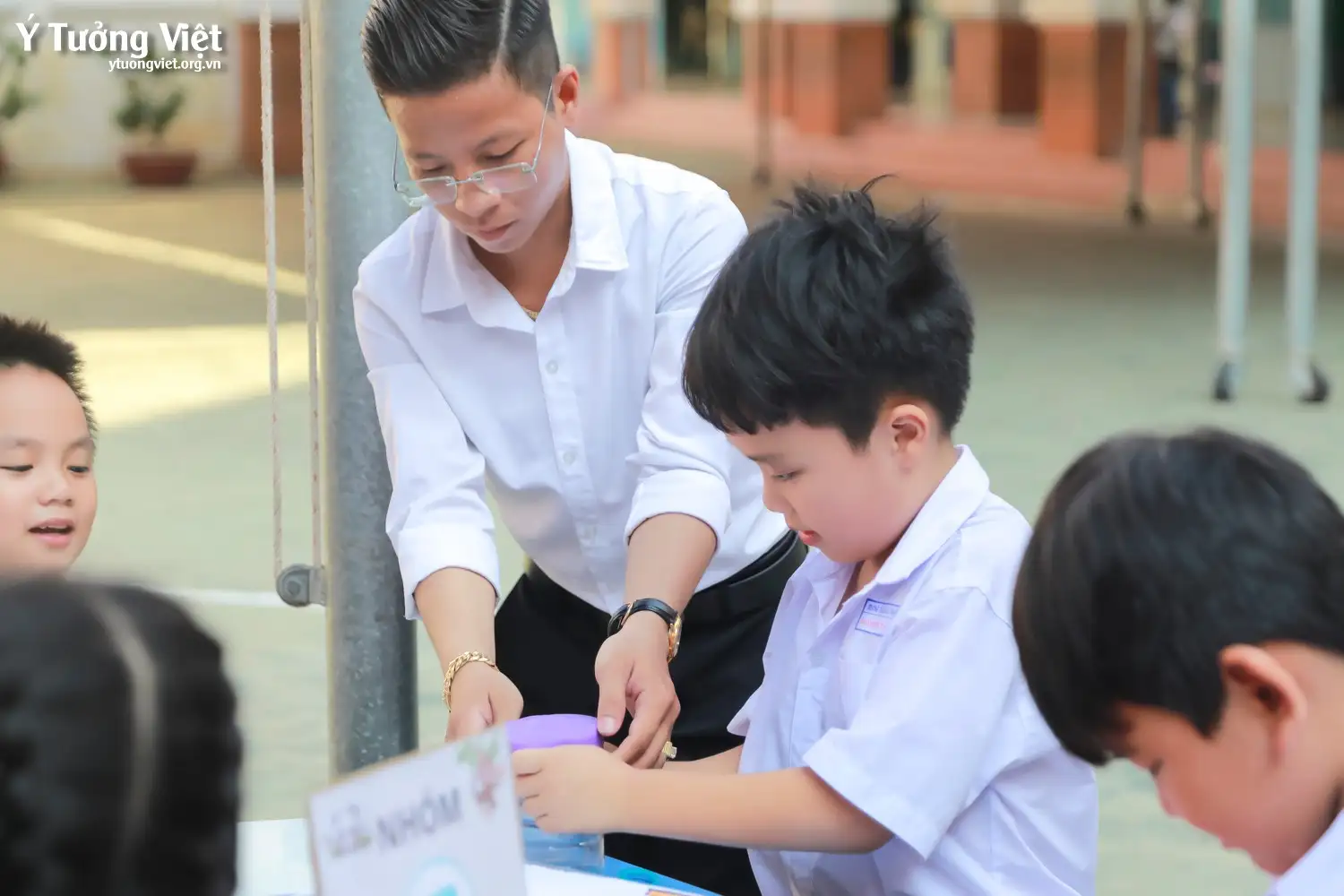 Ngày hội “Ba mẹ đồng hành cùng con” ở trường TH An Phong | Chuyên đề: Lớp học mở STEM – Thiết kế kèn cổ vũ