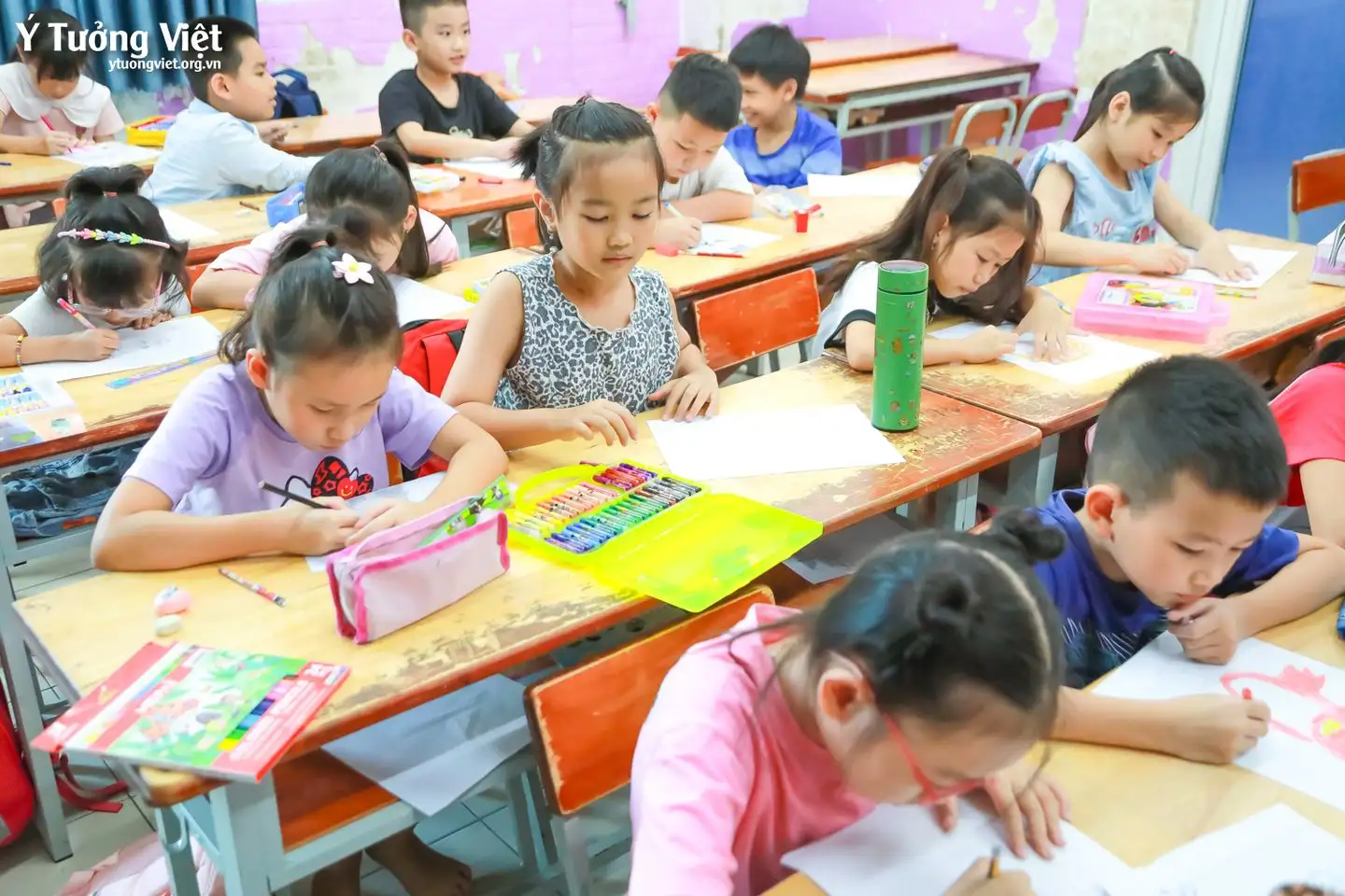 Nhật ký Hè Bản Lĩnh 2024: Thoải mái bộc lộ thế giới nội tâm qua những sắc màu tươi vui ở giờ học Mỹ thuật