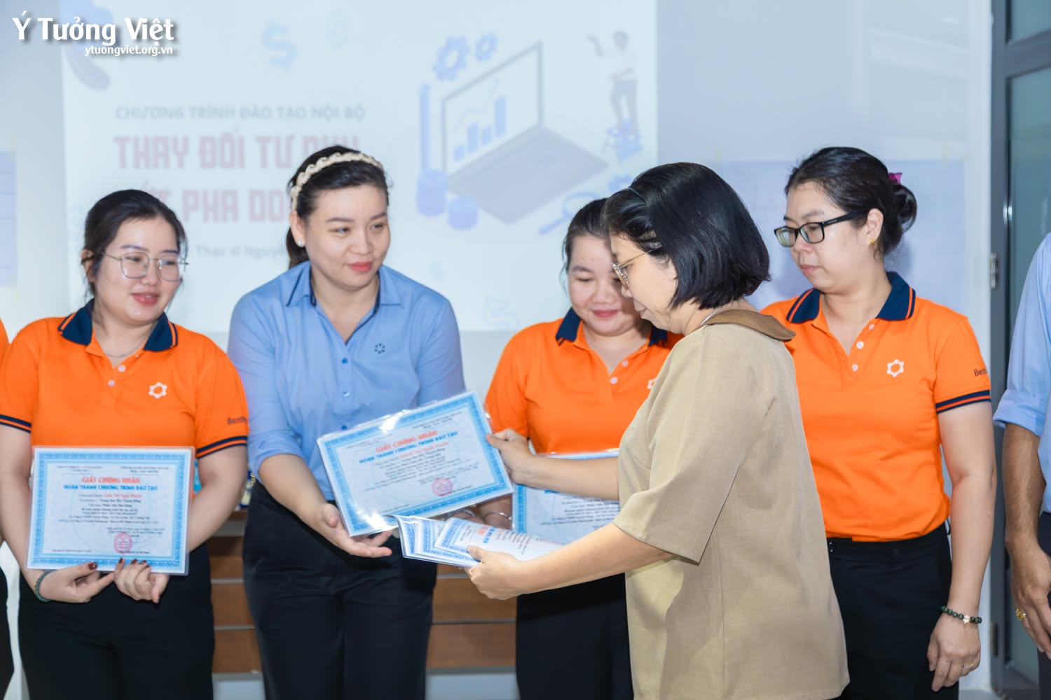 Ý Tưởng Việt & Bến Thành TSC | Chương trình đào tạo “Thay đổi tư duy – Bứt phá doanh số”