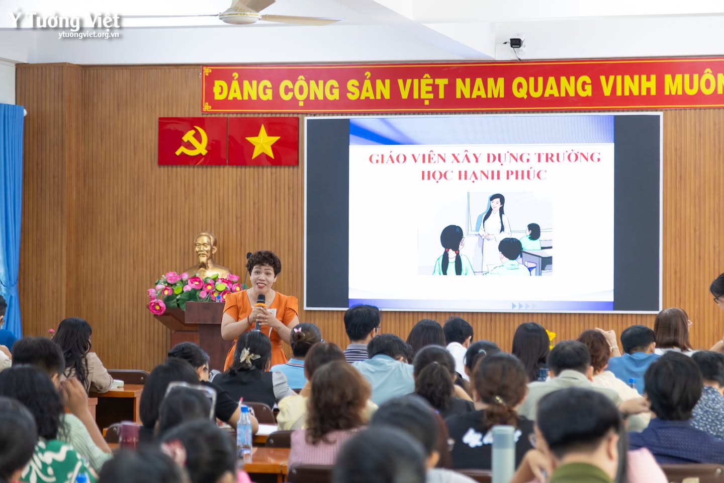 Huflit & Ý Tưởng Việt | Chương trình tập huấn ở THPT Nguyễn Tất Thành – Khi Thầy Cô được tiếp sức mạnh để gieo hạt hạnh phúc