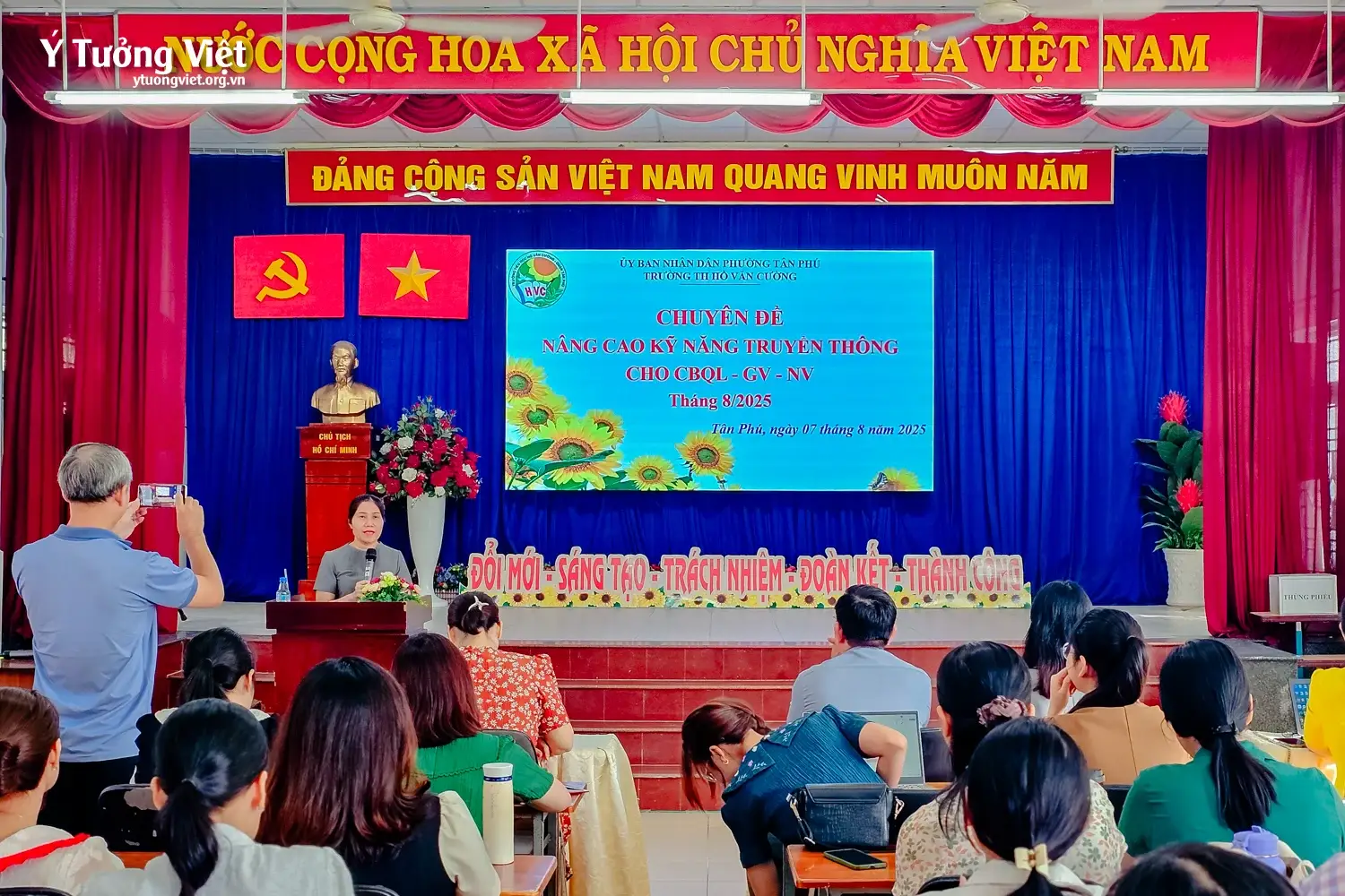Chào mùa tựu trường 2025 – 2026 | Tập huấn “Hướng dẫn thực hiện công tác truyền thông đến cha mẹ học sinh và trên các trang mạng của nhà trường” cùng Trường TH Hồ Văn Cường