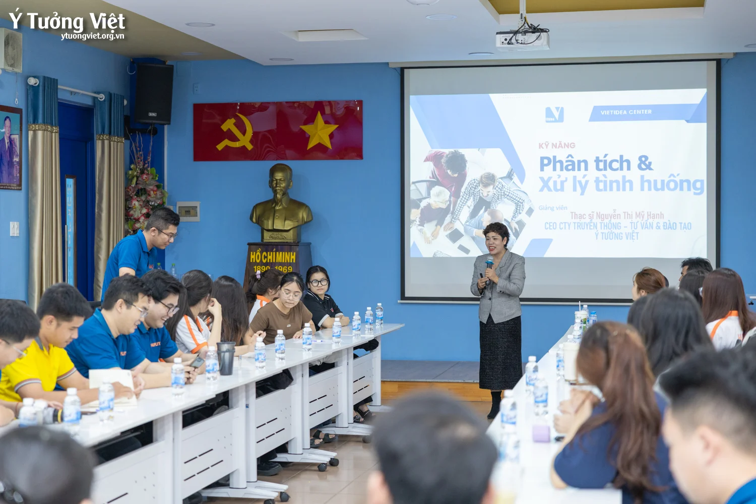 HUFLIT & Ý Tưởng Việt | Nâng tầm năng lực đội ngũ qua chuyên đề “Kỹ năng phân tích & xử lý tình huống”