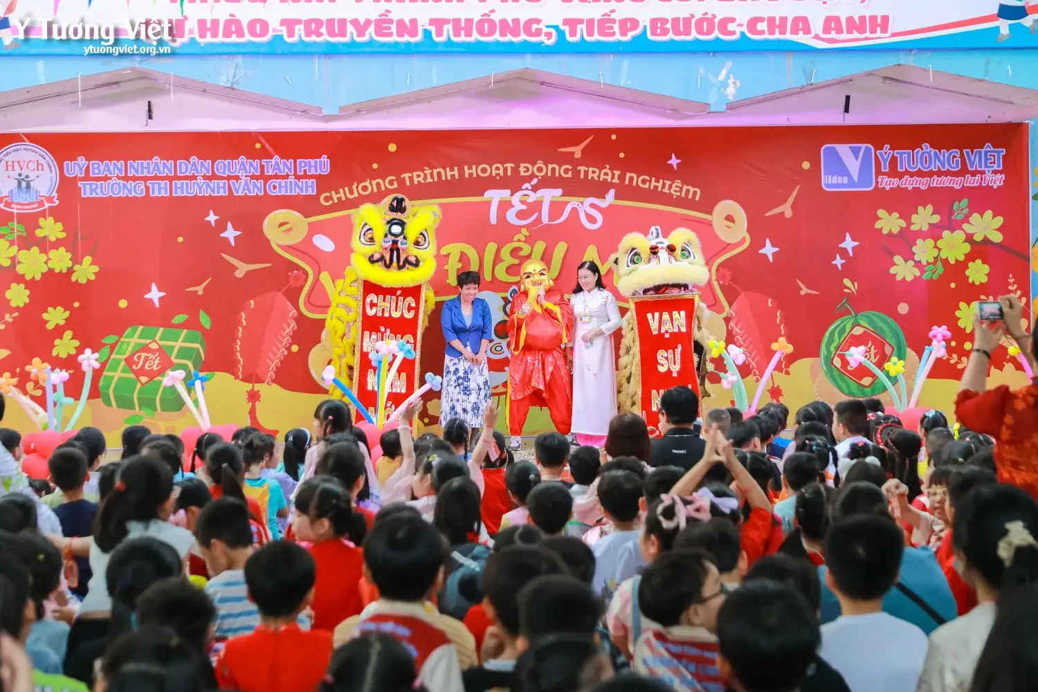 “Tết vạn điều may” chào sân ấn tượng ở Trường TH Huỳnh Văn Chính