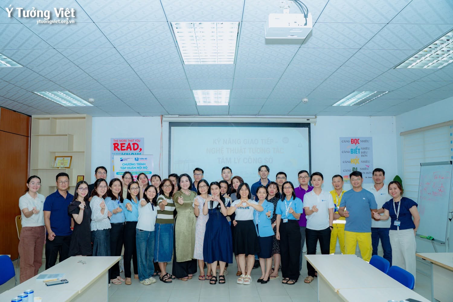 Kỹ năng giao tiếp công sở: Ý Tưởng Việt đồng hành đào tạo nội bộ tại SITV